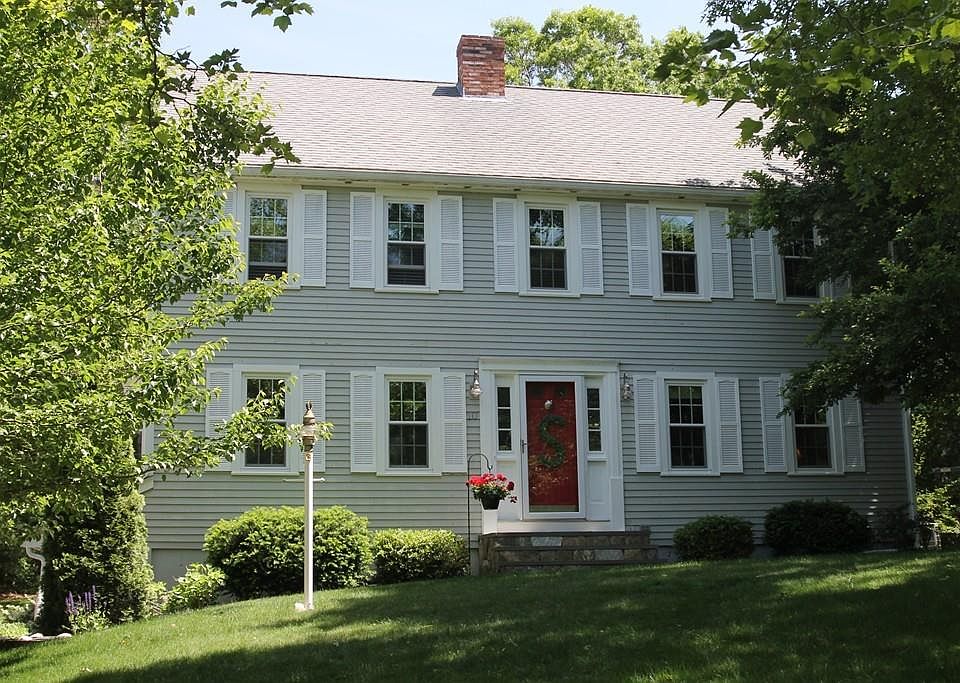1st image of 10 Kathleen Dr