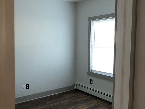 5th image of 21 E Bayview Ave