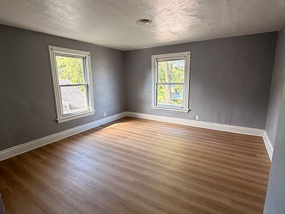 3rd image of 949 Forsythe St #2