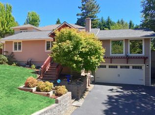 1594 Angelcrest Dr, Medford, OR 97504
