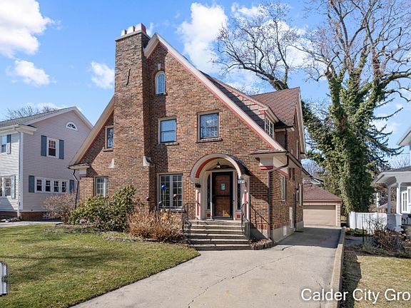 2nd image of 549 Gladstone Dr SE