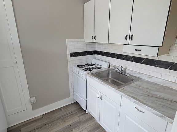 4th image of 633 8th St N #5