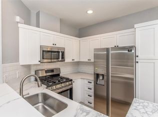 26933 Hillsborough Pkwy UNIT 3, Santa Clarita, CA 91354