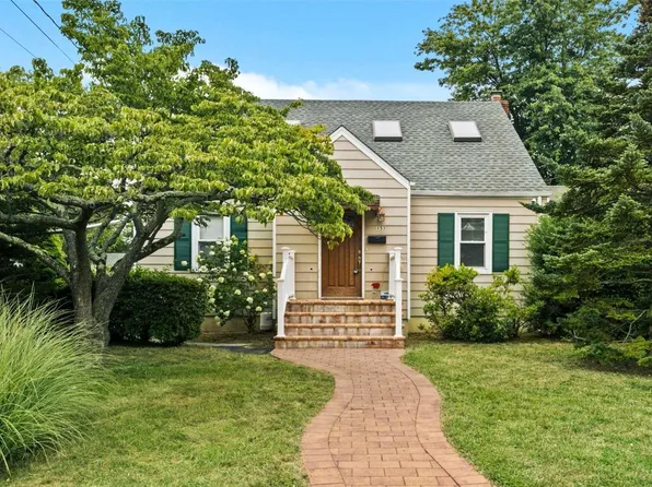 153 33rd Street, Lindenhurst, NY 11757