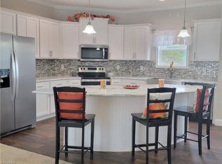 1135 Brown Plantation Rd, Walnut Cove, NC 27052