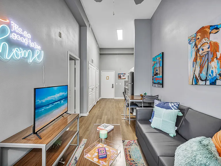 The Quarters Nueces House (Student Housing - Rent by the Bed) — Photo 96