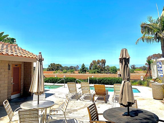 Jacuzzi w/ ocean view