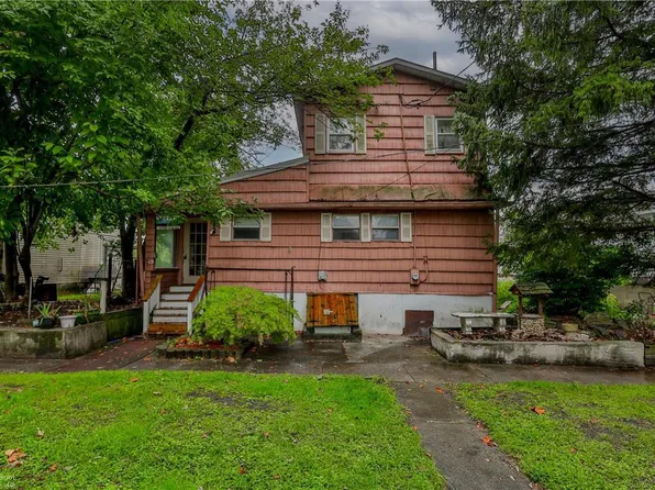 15 Adams Is, Allentown, PA 18109