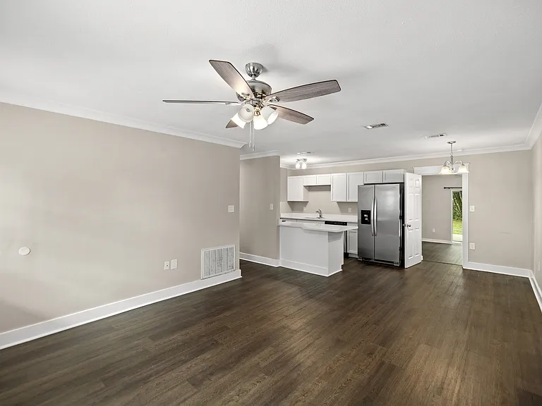 200 Spencer Dr — Photo 5