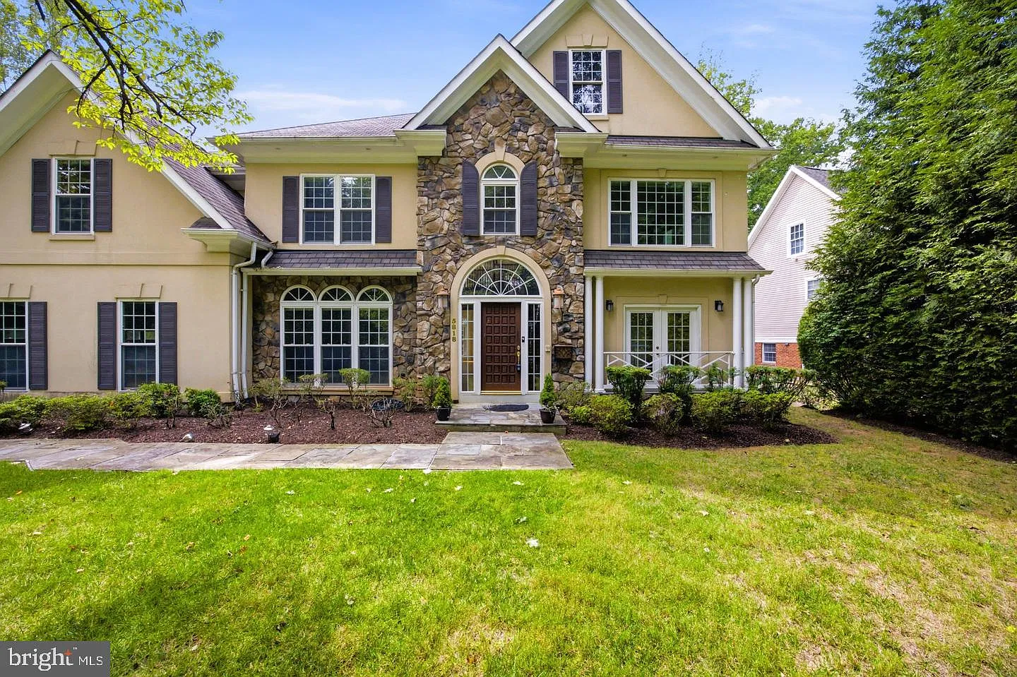6 bed, 5.5 bath, 5752 sqft, $11,950 — Photo 1