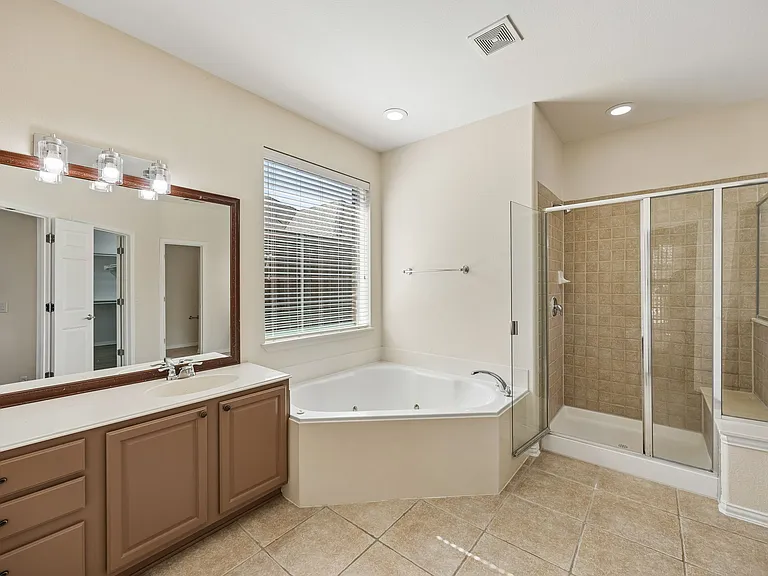 5193 Rolling Hills Dr — Photo 13