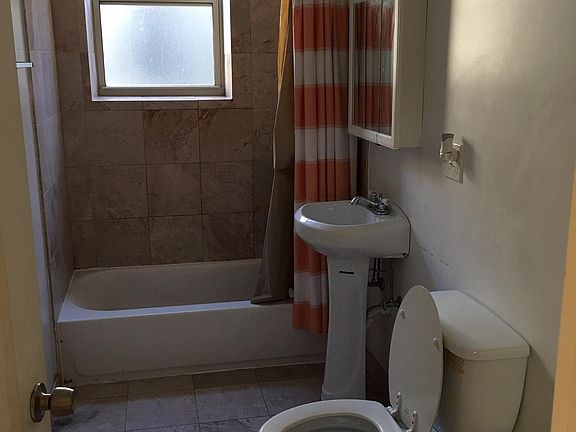 3rd image of 5134 S Ingleside Ave #1C