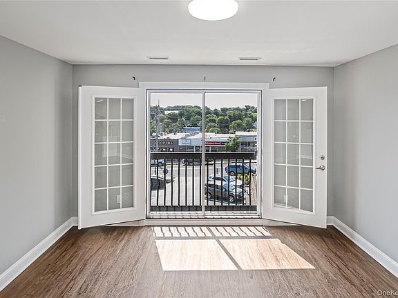 5th image of 17 N William St Unit 201
