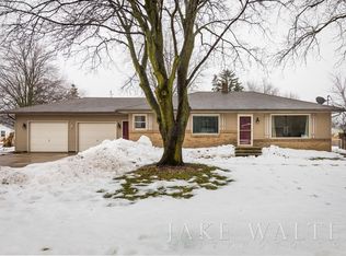 976 Cypress Dr, Jenison, MI 49428