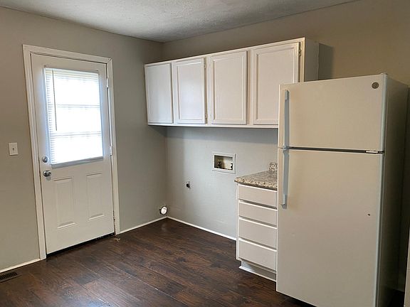 2nd image of 25 Brianfield Dr Unit B