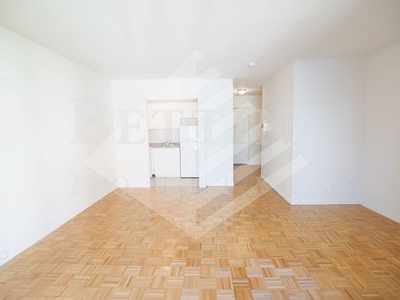 5th image of 228 E 85th St APT 6d