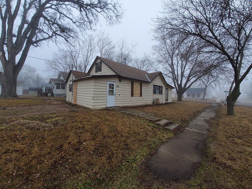 2nd image of 209 Chestnut St