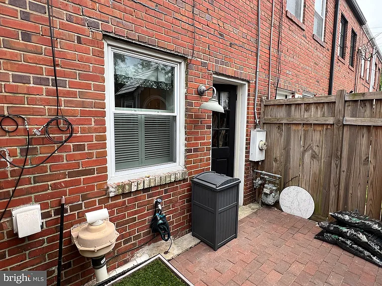 418 N Henry St — Photo 55