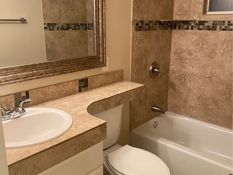 920 S Kenwood Cir — Photo 5