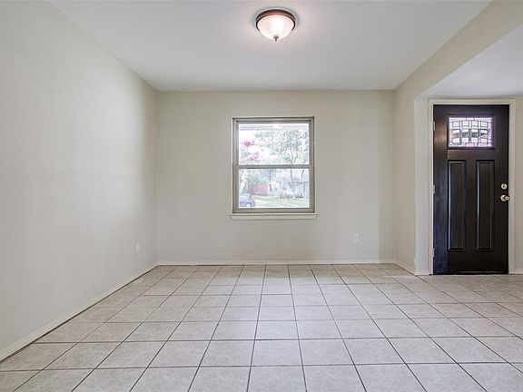 5th image of 326 Birchwood Dr