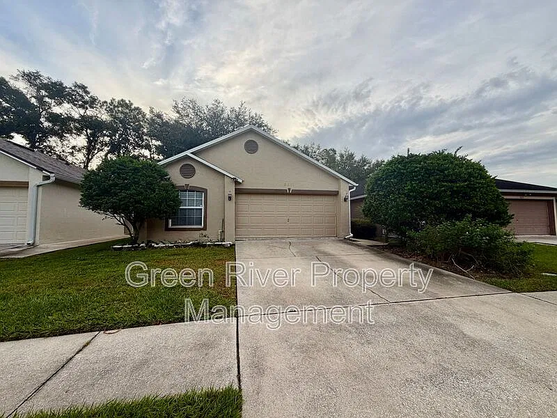 3 bed, 2.0 bath, 1324 sqft, $1,675 — Photo 2