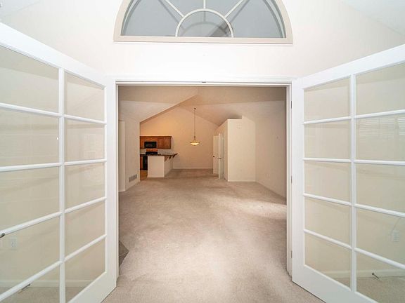 4th image of 2700 N Canterbury Cir #A
