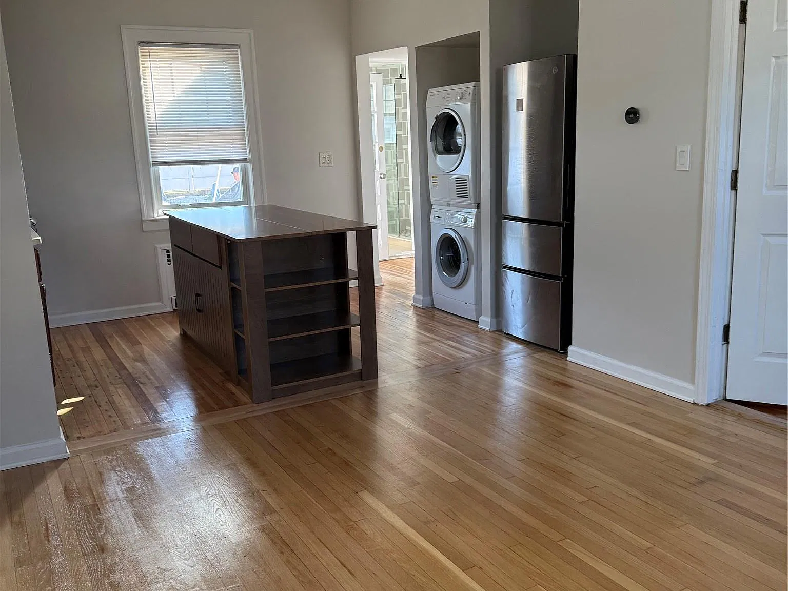 290 Roberts Ave — Photo 3