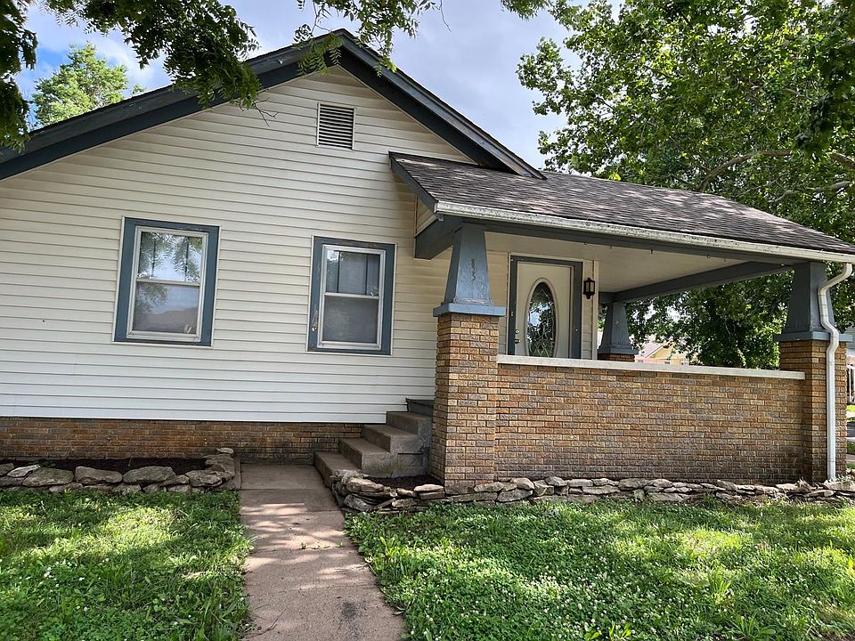 1st image of 825 W Olive Ave