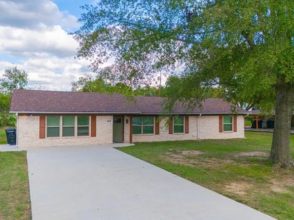 742 Henderson St, Wills Point, TX 75169