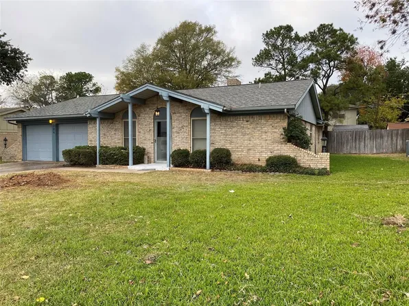 204 E Pleasantview Dr, Hurst, TX 76054