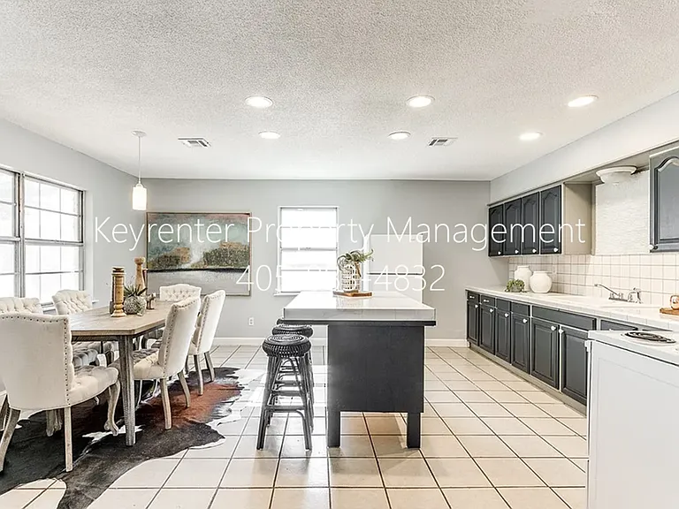 3615 SW 12th St — Photo 4