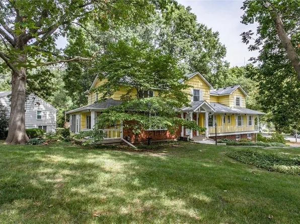8236 Linden Dr, Prairie Village, KS 66208