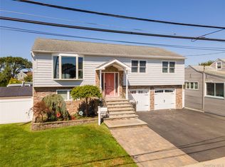 110 Stirling Ave, Freeport, NY 11520