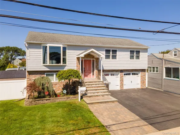 110 Stirling Avenue, Freeport, NY 11520