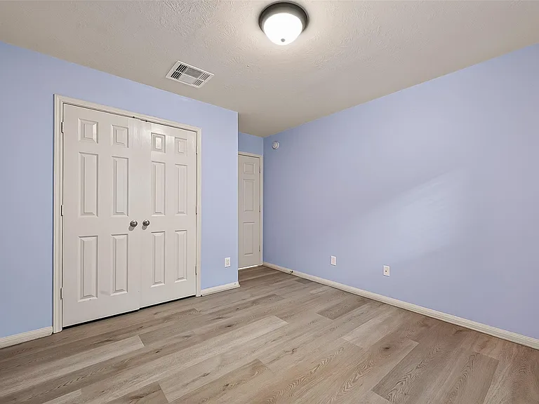 28207 Chalet Park Dr — Photo 26