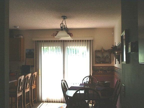5th image of 208 School House Ln