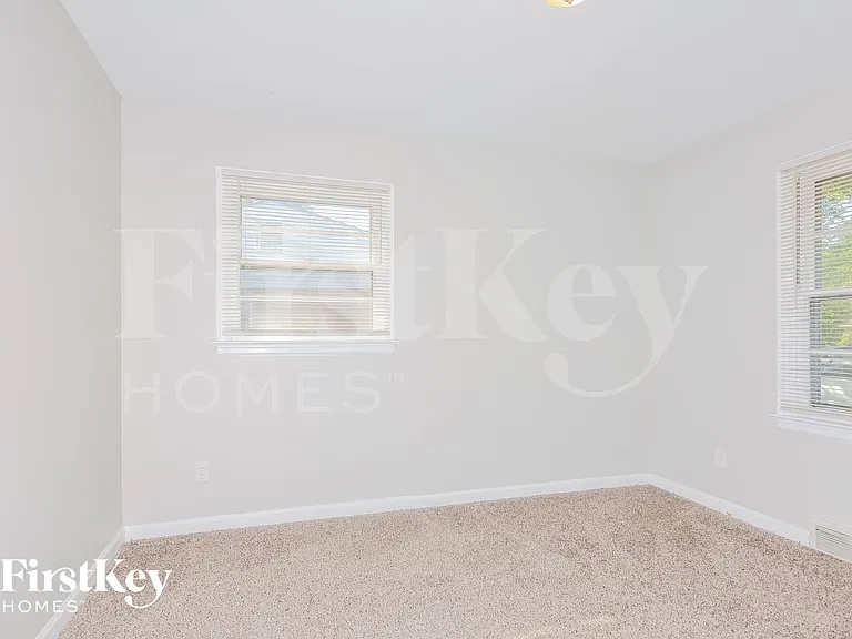 170 Saint Edward Ln — Photo 11