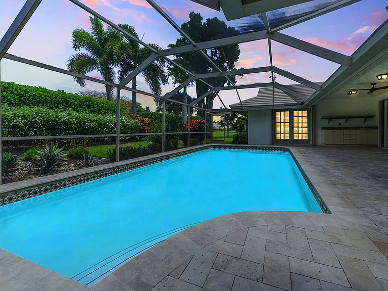 3185 Saint James Dr — Photo 37