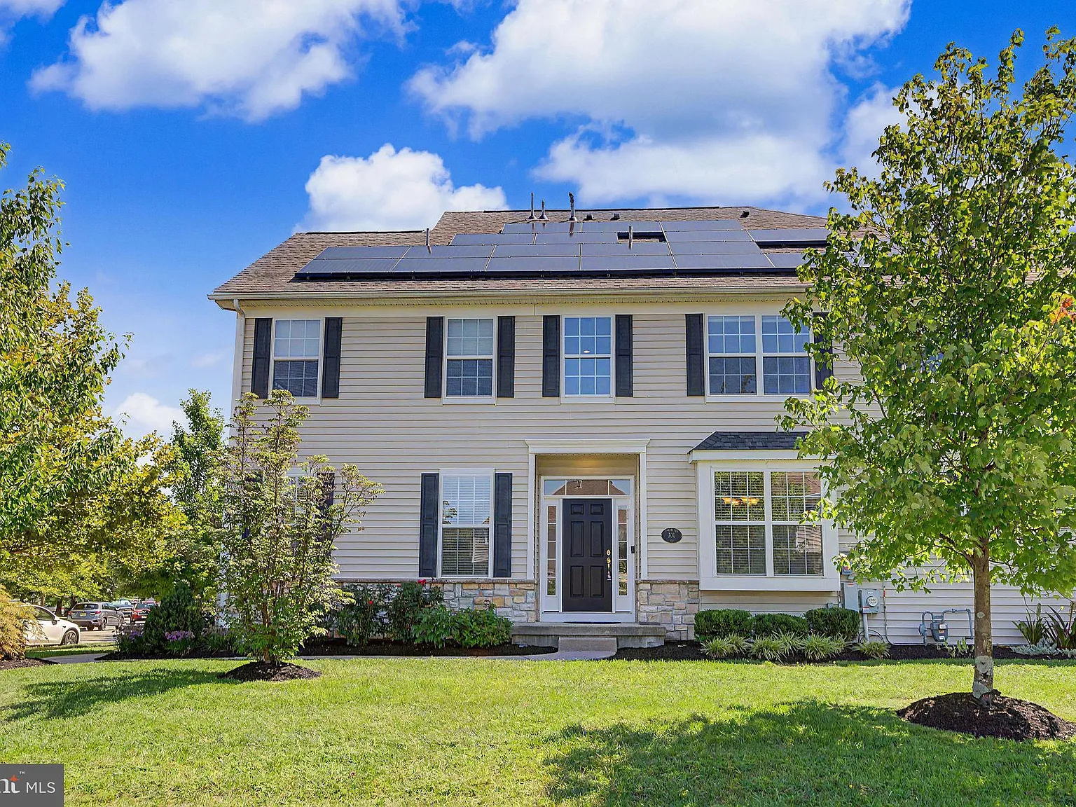 3 bed, 2.5 bath, 2348 sqft, $3,800 — Photo 1