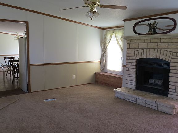 Living Rm w/firepl