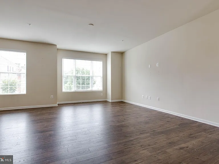 1022 Linden Dr — Photo 8