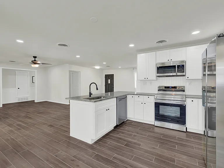 129 Young Ave — Photo 13