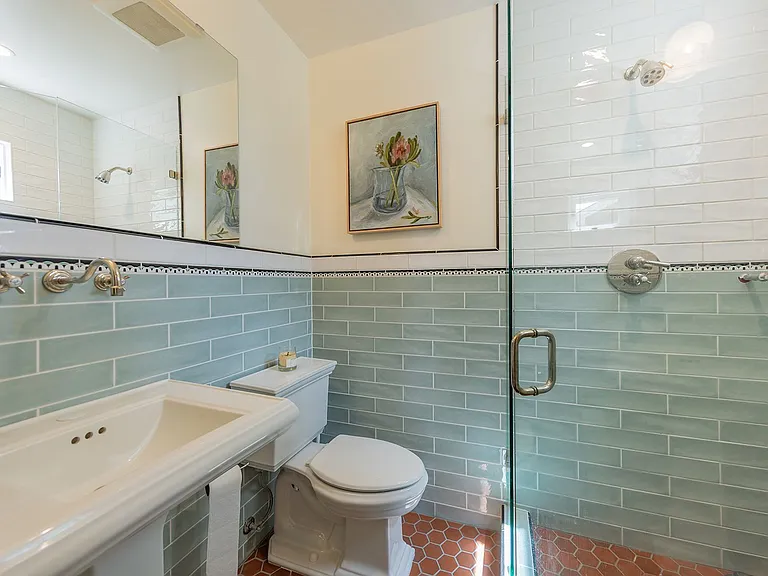 112 E Summer St — Photo 10