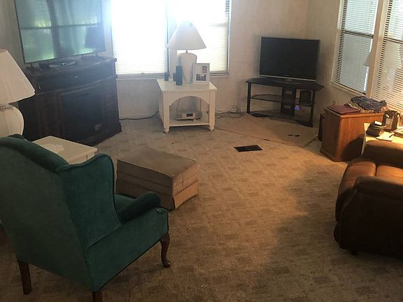 3rd image of 89 Brittany Blvd