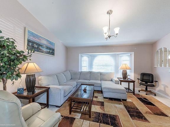 5th image of 105 Broadmoor Ln