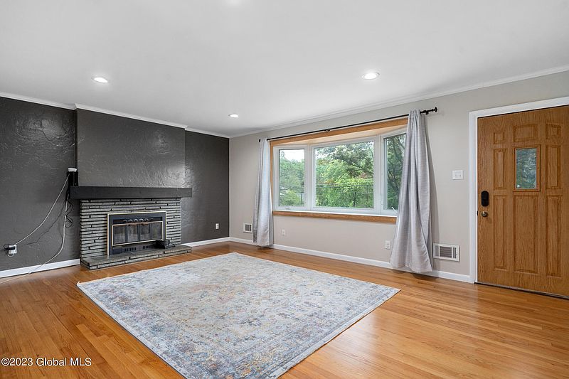 3rd image of 741 Sacandaga Road
