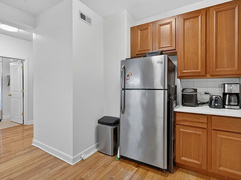 961 W Fletcher St #1 — Photo 15