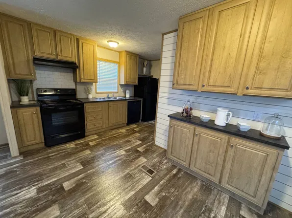 235 Bristol Dr, Hampton, GA 30228