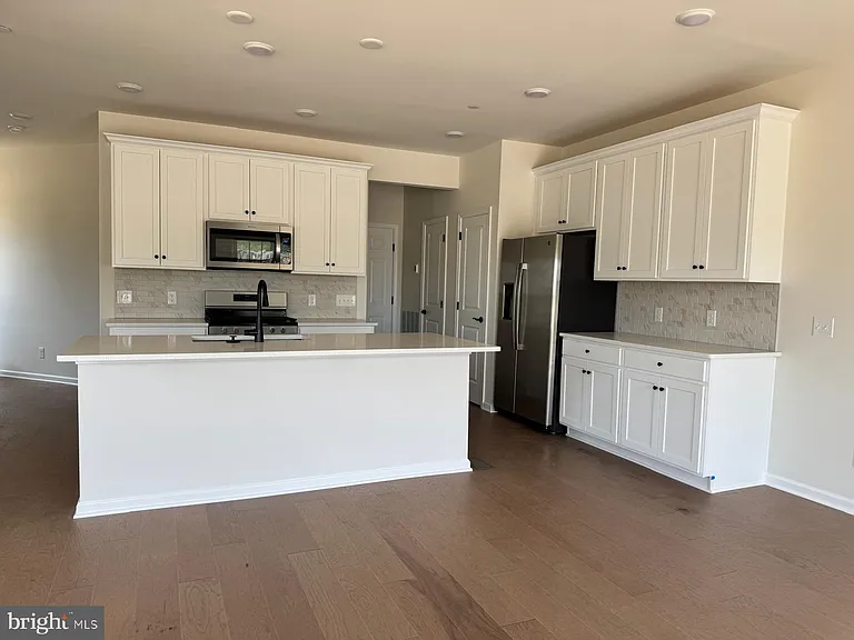 330 Milton Stamp Dr — Photo 2