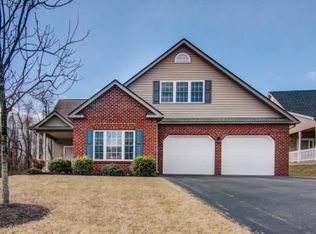 2716 Cottage Rose Ln, Roanoke, VA 24012